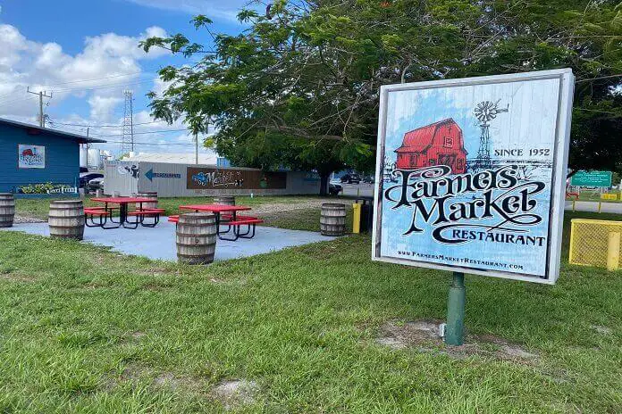Front look of Farmers Market that is one of the best Fort Myers lunch restaurants 