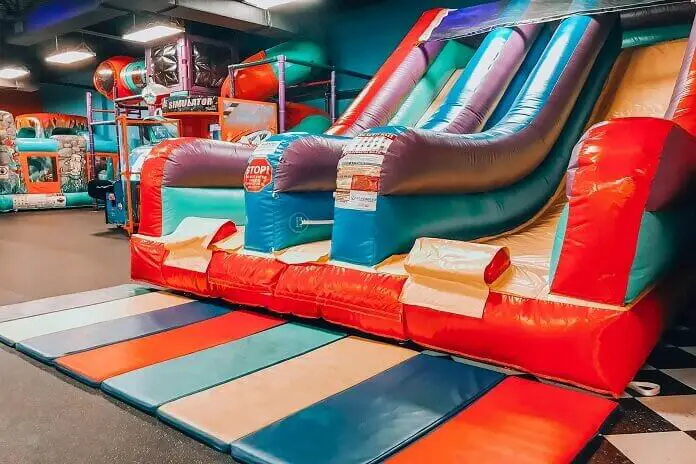 Come with your family and friends and enjoy at Jumping Jack's Fun Zone 