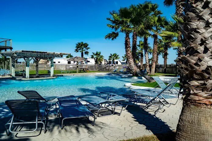 Resort style swimming pool located in an RV park