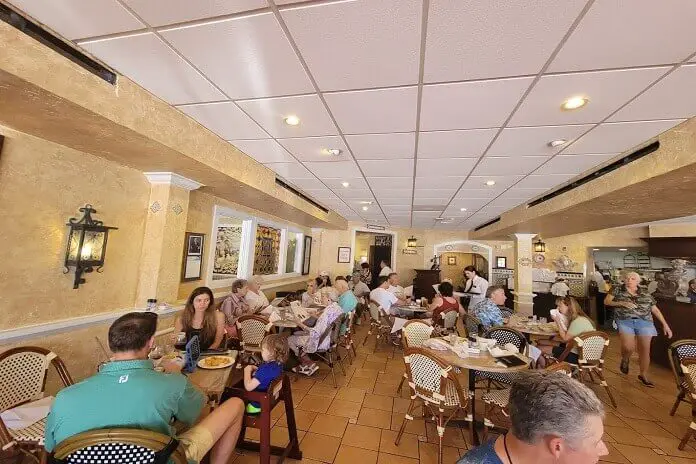 People enjoying their lunch in family friendly atmosphere of Columbia Restaurant Sarasota