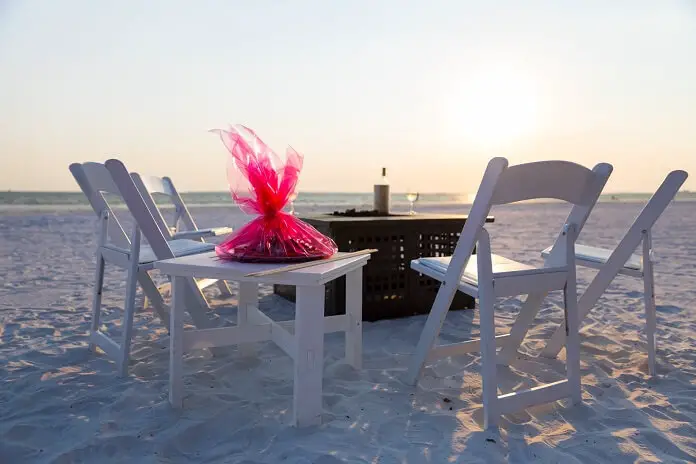 Watch beautiful sunset at Pink Shell Yacht & Beach Club